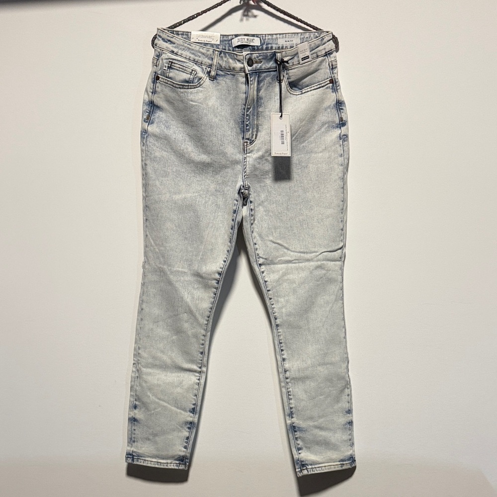 Judy Blue Light Wash Slim Jeans